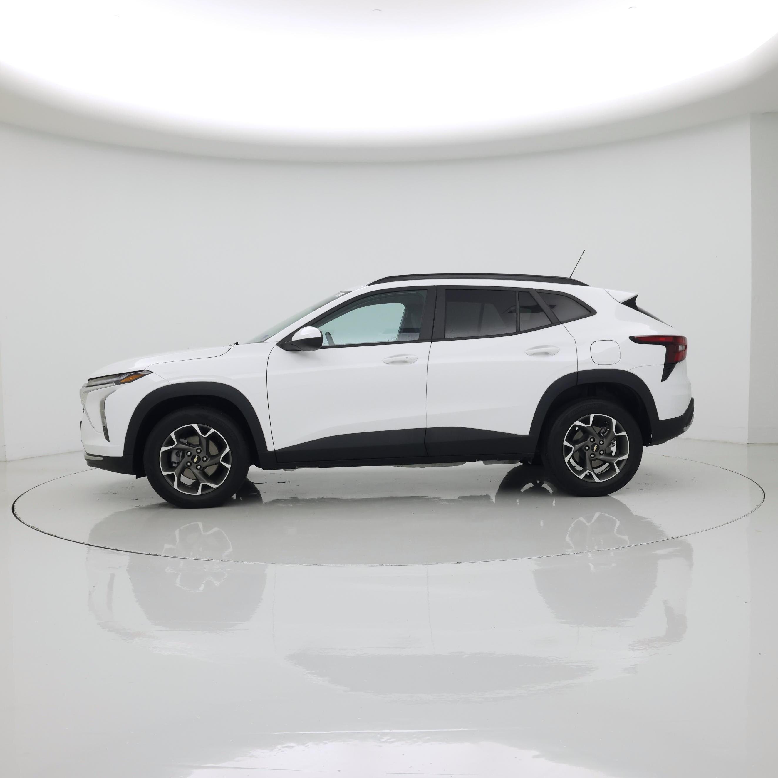 Thumbnail: 2024 Chevrolet Trax - 3