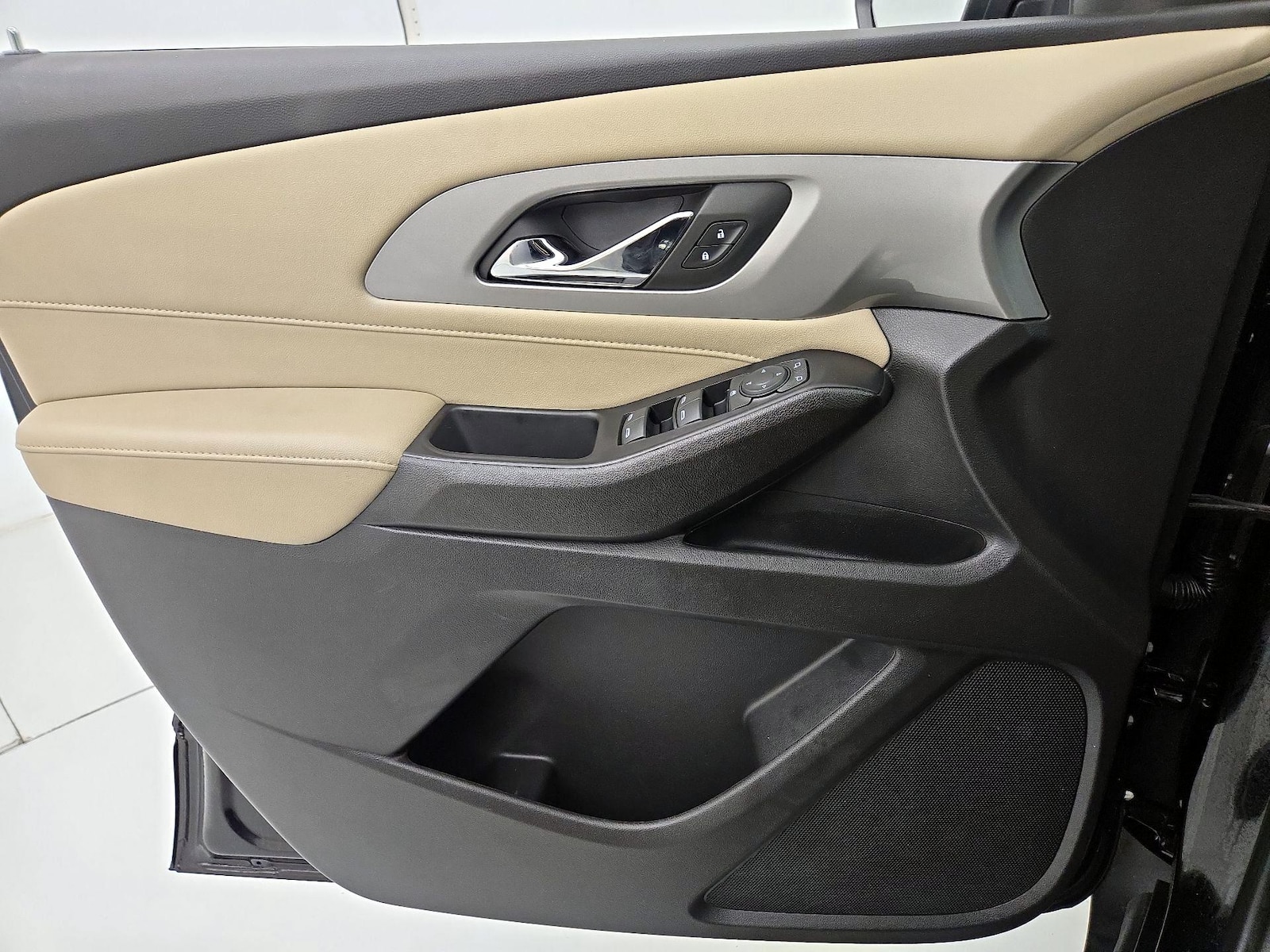 2023 Chevrolet Traverse LS - Photo 13