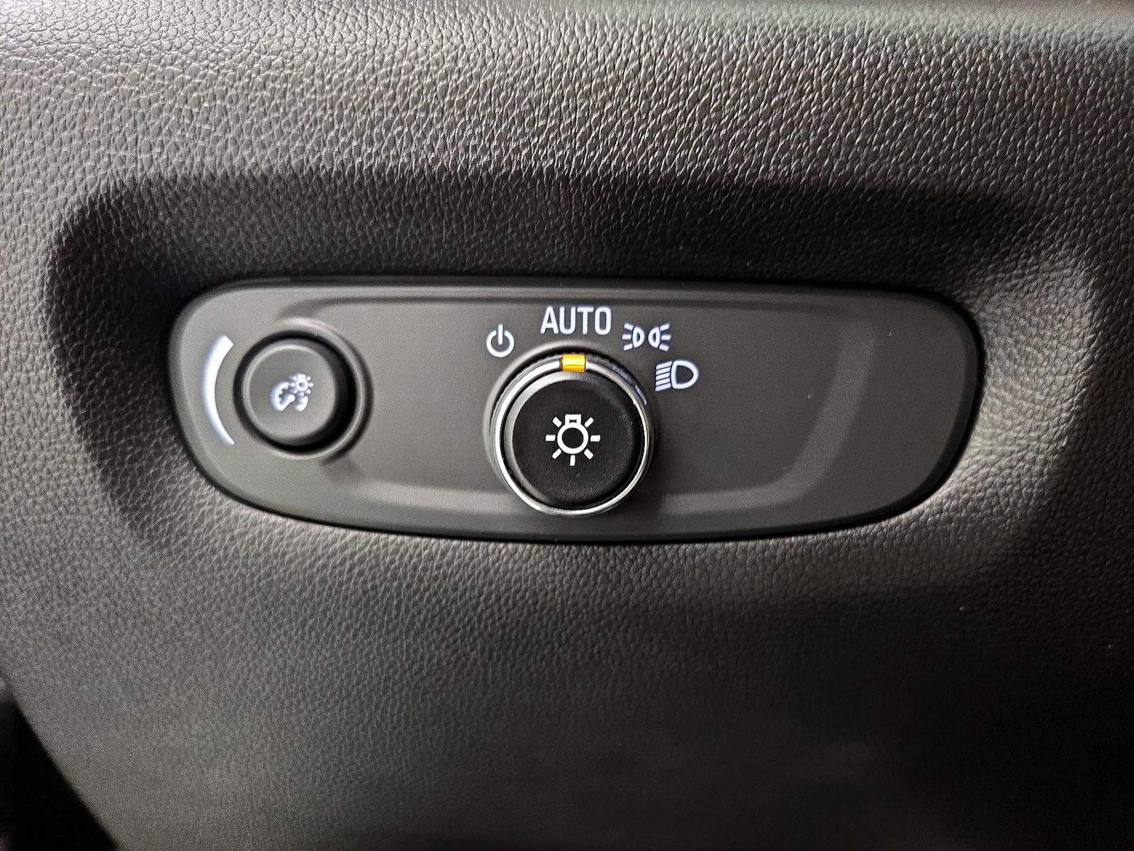 2023 Chevrolet Traverse LS - Photo 14