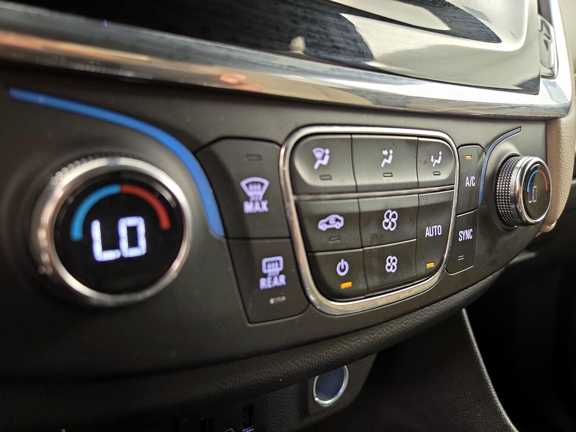 Thumbnail: 2023 Chevrolet Traverse - 16