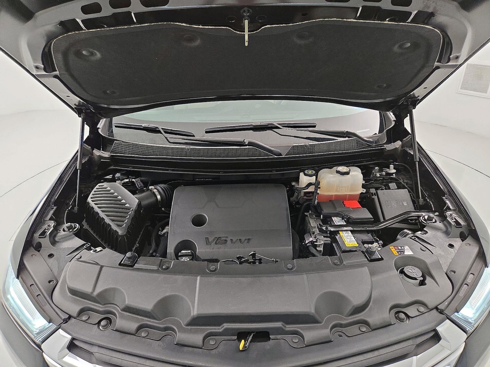 2023 Chevrolet Traverse LS - Photo 23