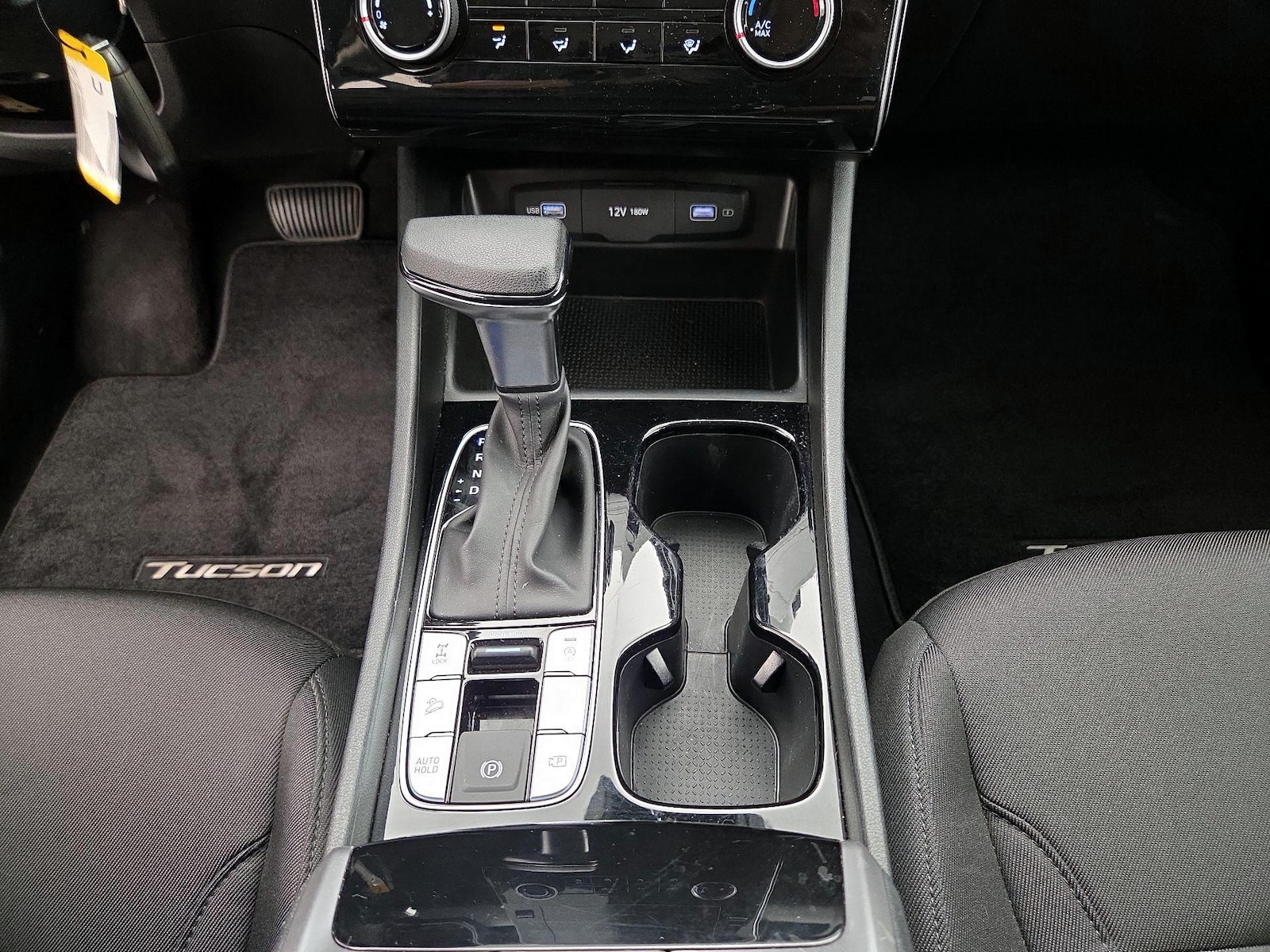2024 Hyundai Tucson SE - Photo 18