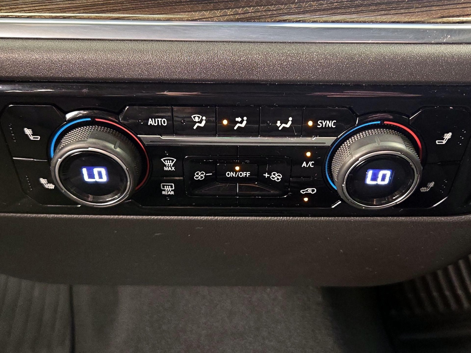 2024 Chevrolet Silverado 1500 LT - Photo 17
