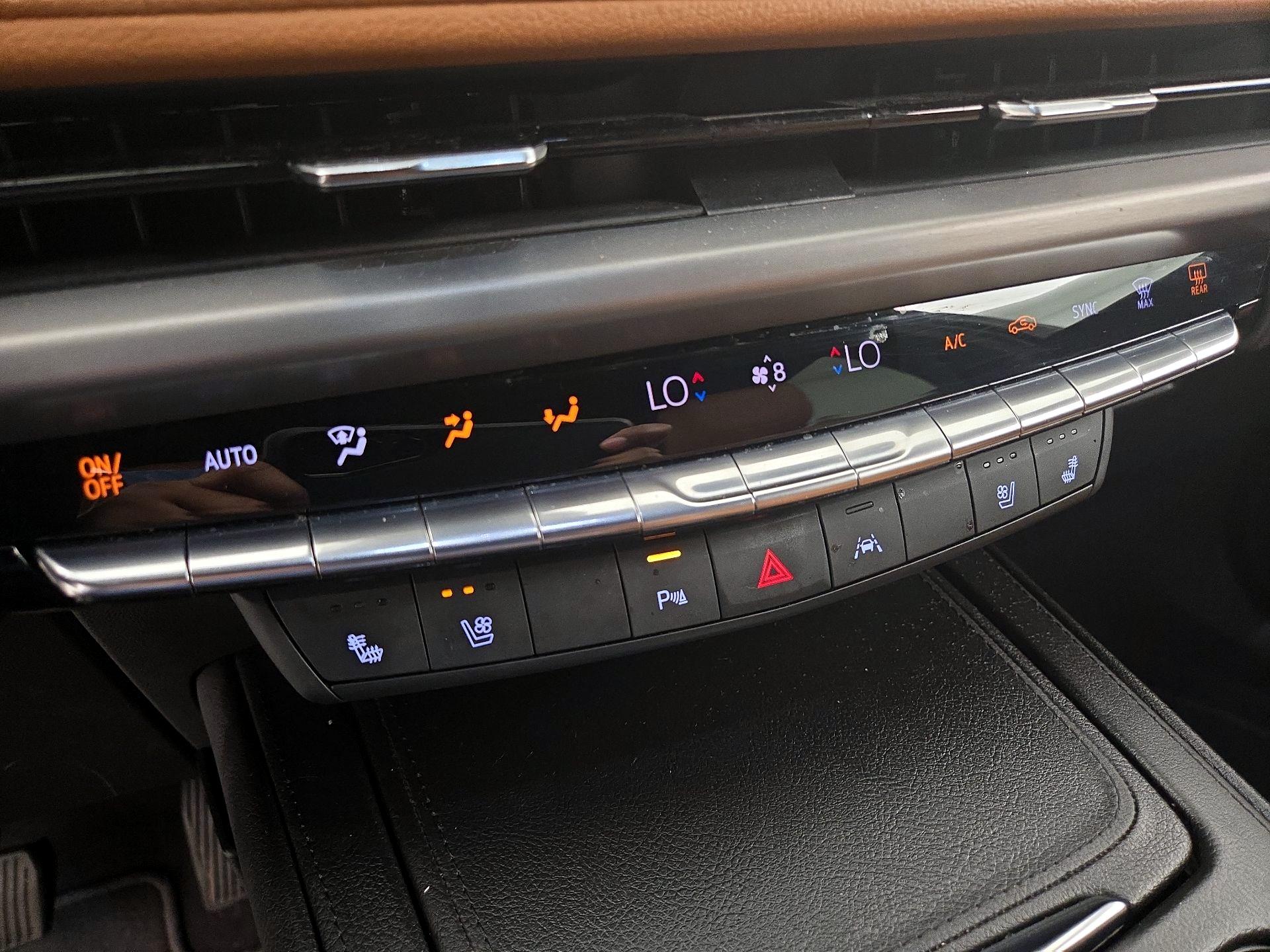 Thumbnail: 2024 Cadillac XT4 - 16