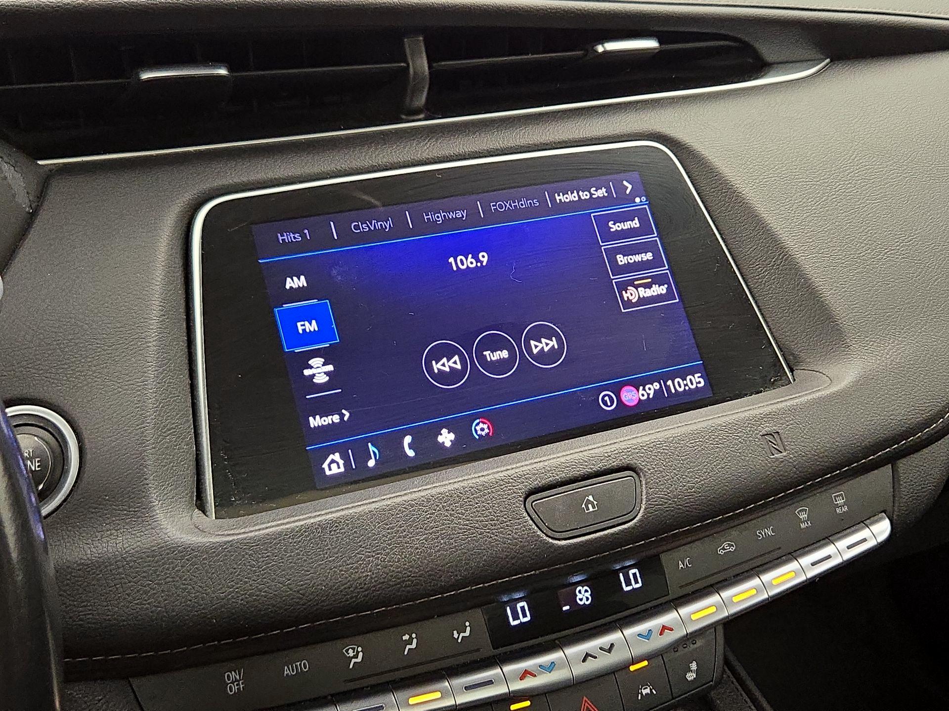 Thumbnail: 2020 Cadillac XT4 - 16