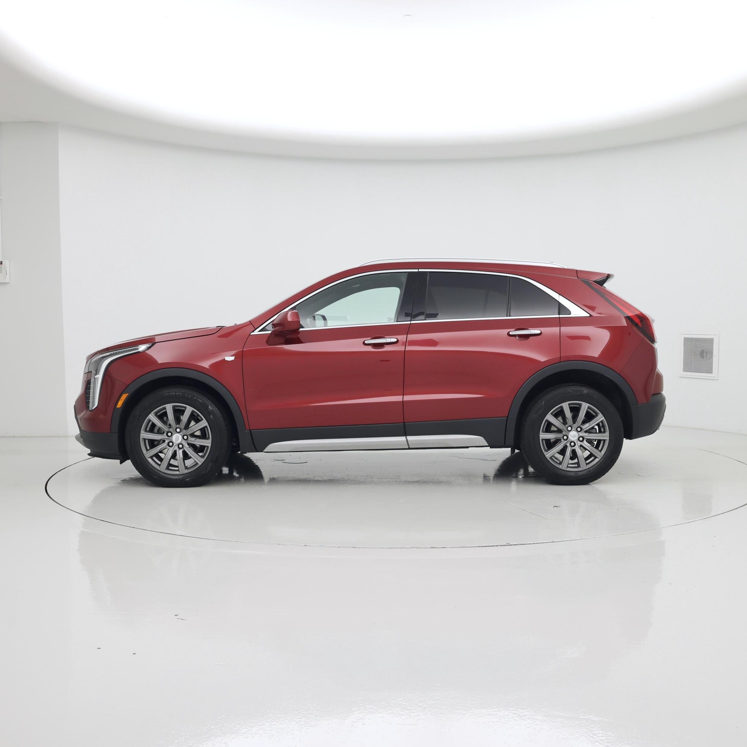 Thumbnail: 2020 Cadillac XT4 - 3
