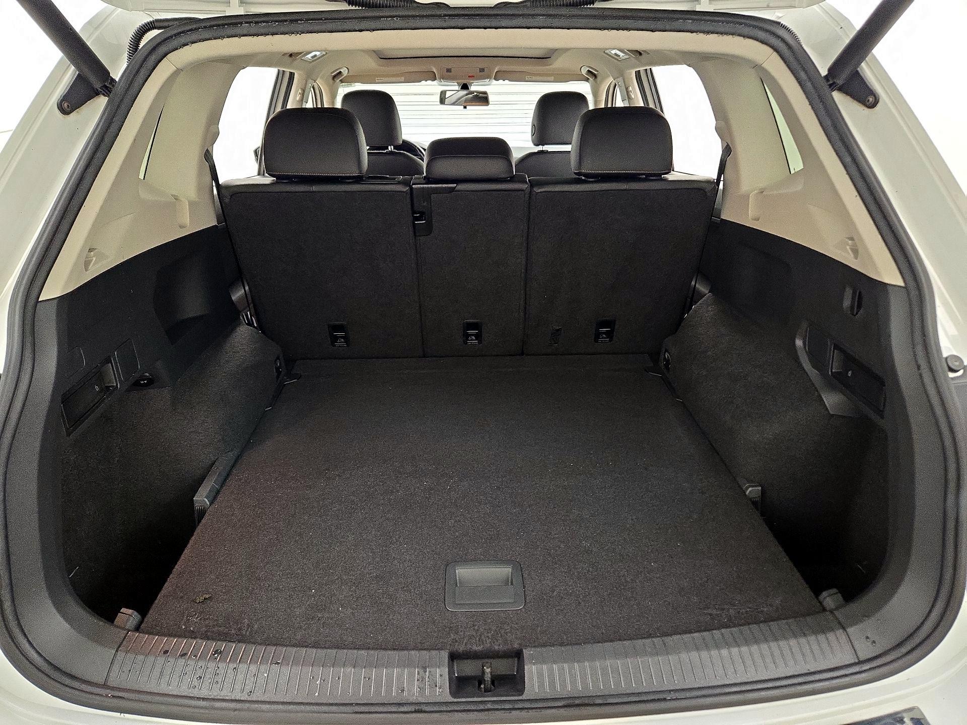 Thumbnail: 2018 Volkswagen Tiguan - 16