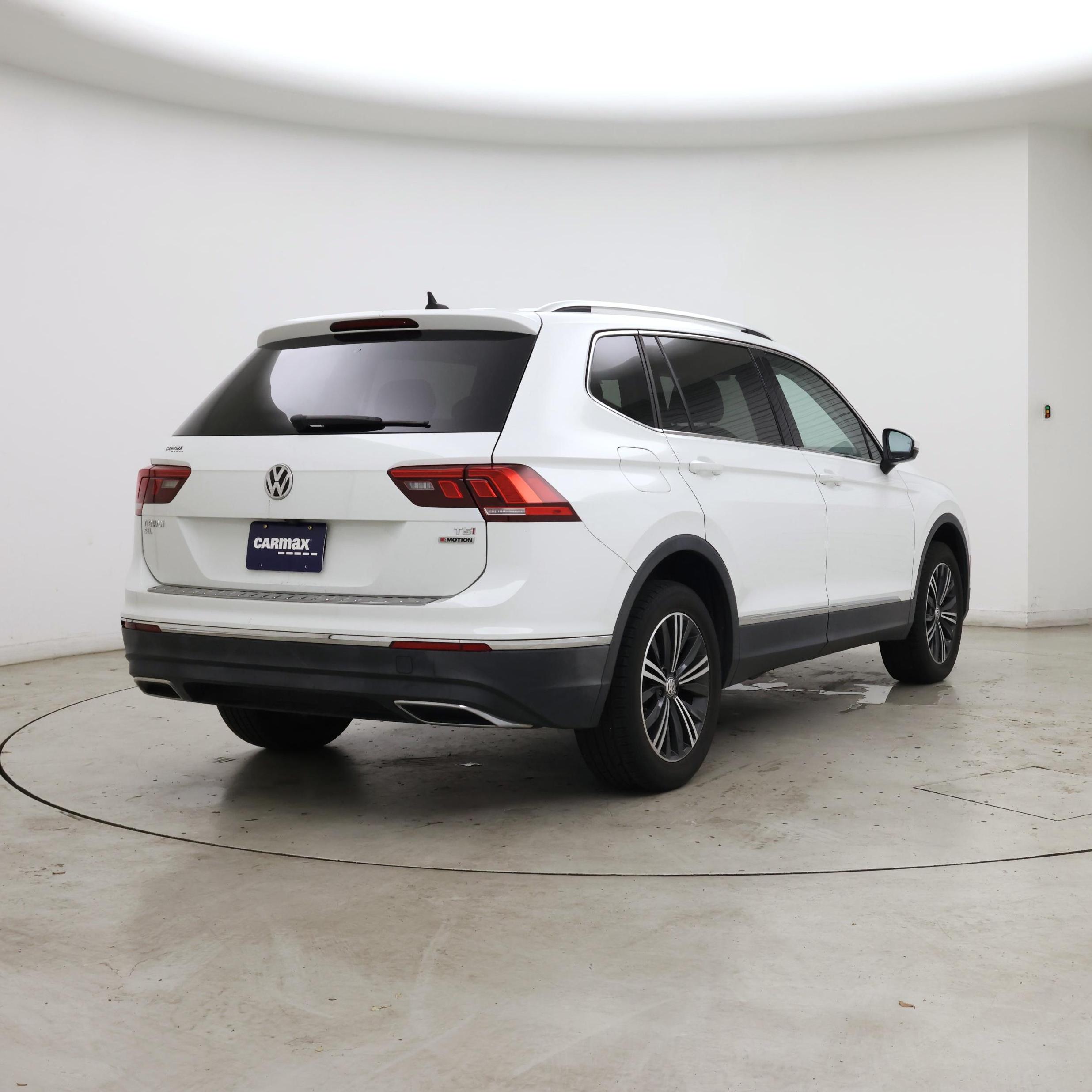 Thumbnail: 2018 Volkswagen Tiguan - 8
