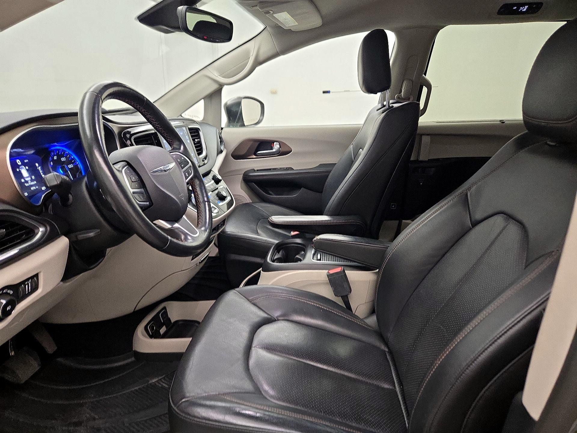 Thumbnail: 2019 Chrysler Pacifica - 11