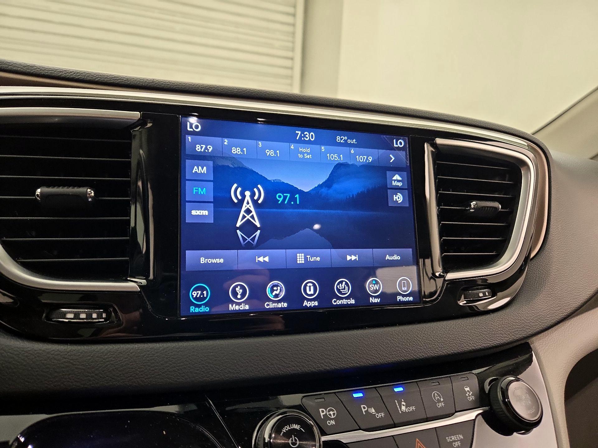 Thumbnail: 2019 Chrysler Pacifica - 15