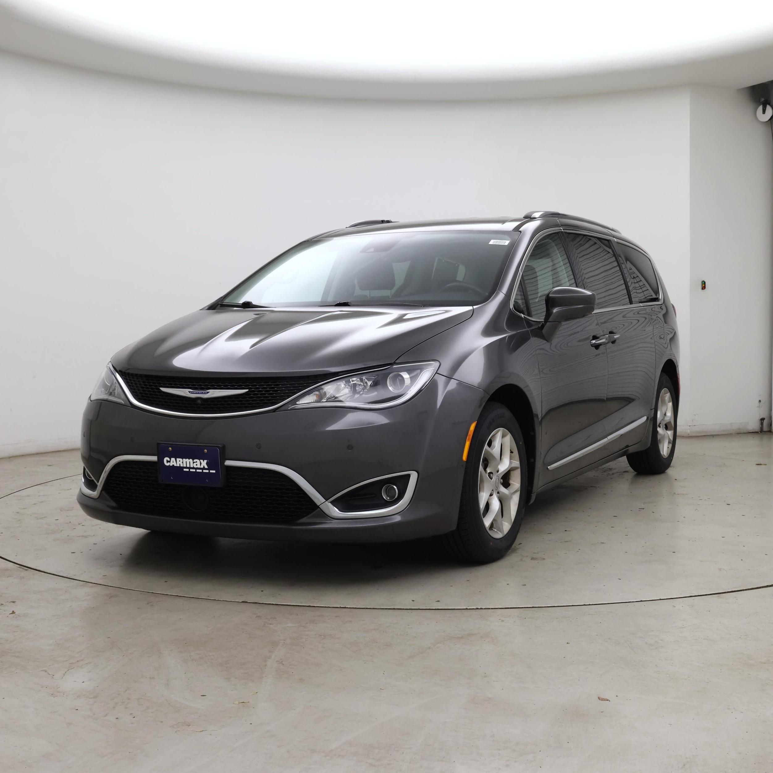 Thumbnail: 2019 Chrysler Pacifica - 4