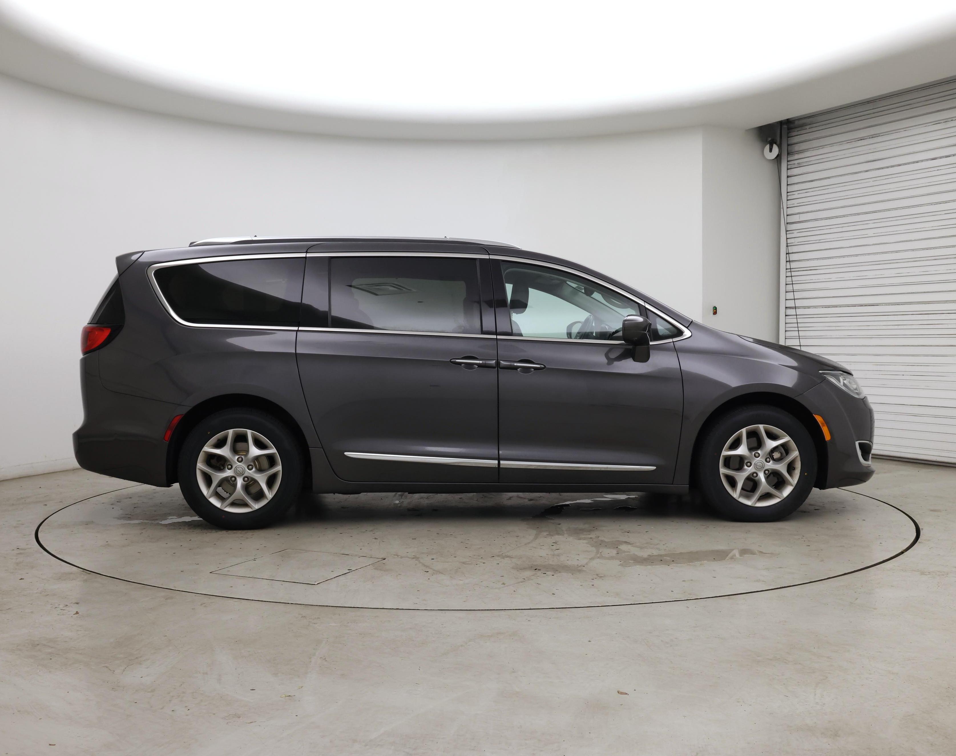 Thumbnail: 2019 Chrysler Pacifica - 7