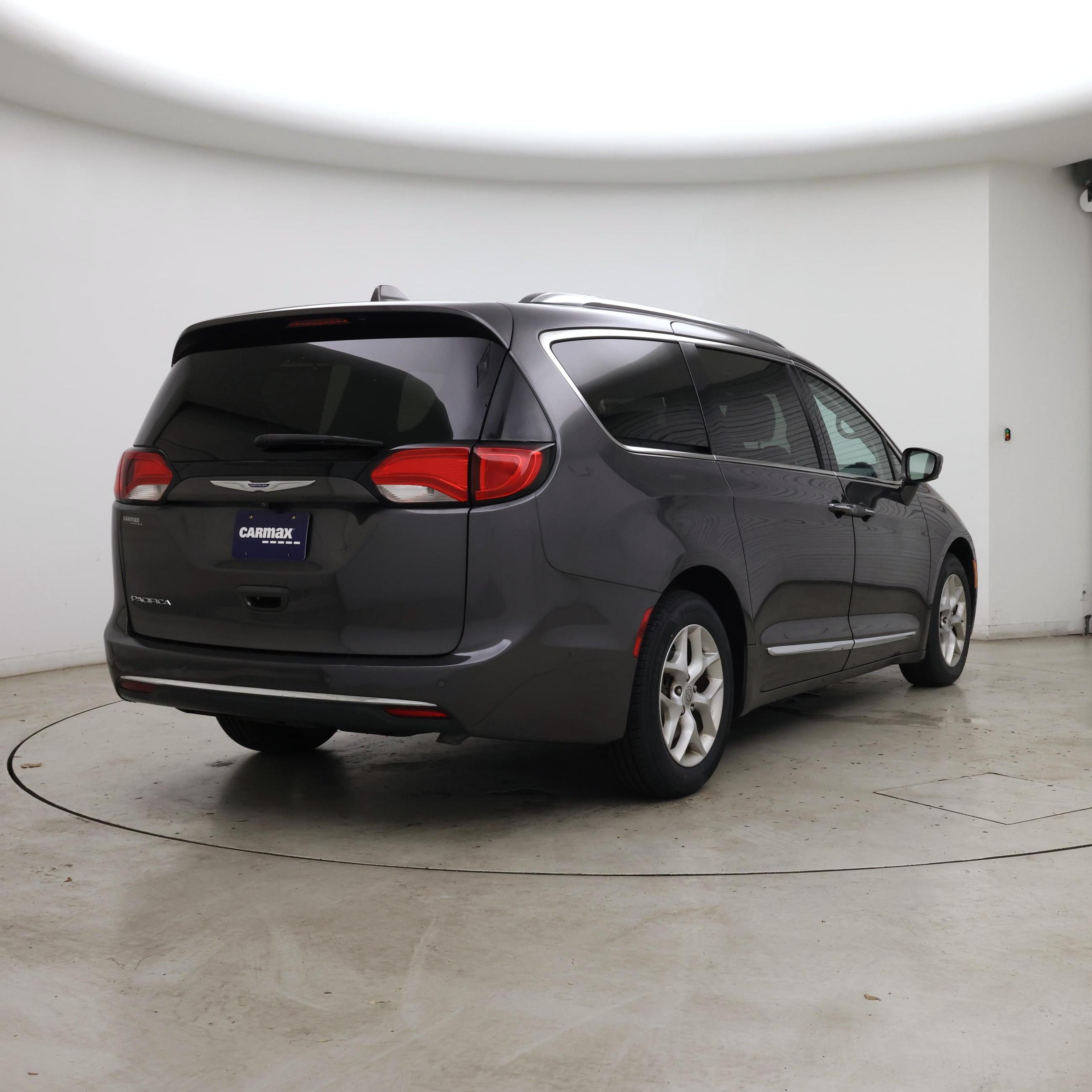 Thumbnail: 2019 Chrysler Pacifica - 8