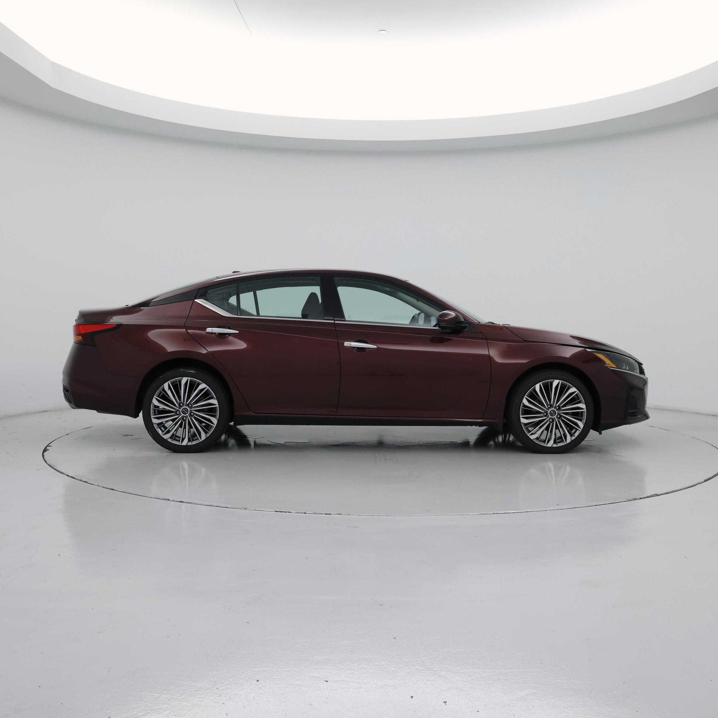 Thumbnail: 2023 Nissan Altima - 7