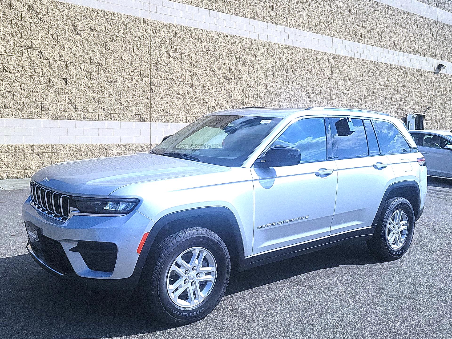 Thumbnail: 2023 Jeep Grand Cherokee - 3