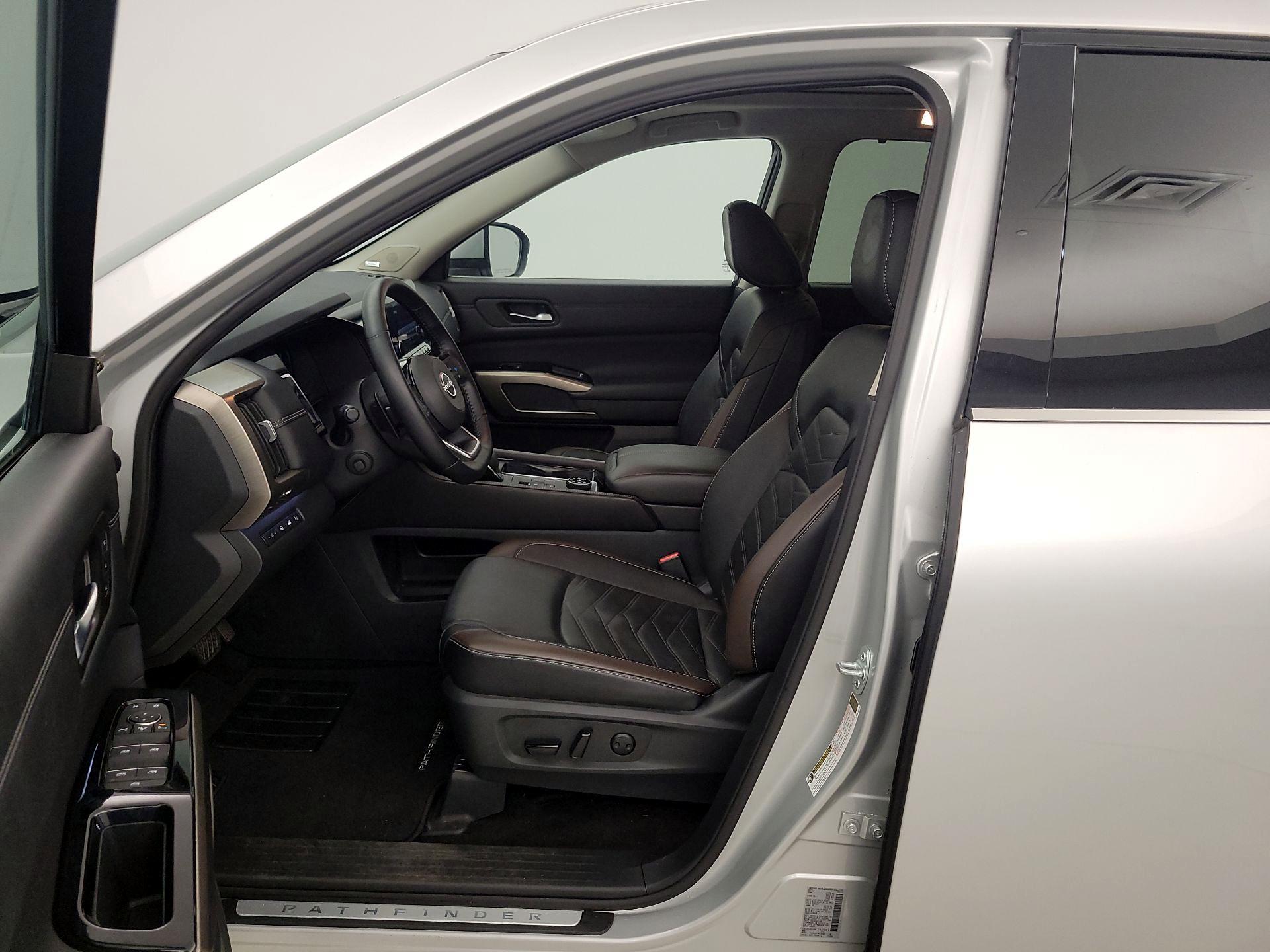 Thumbnail: 2024 Nissan Pathfinder - 9