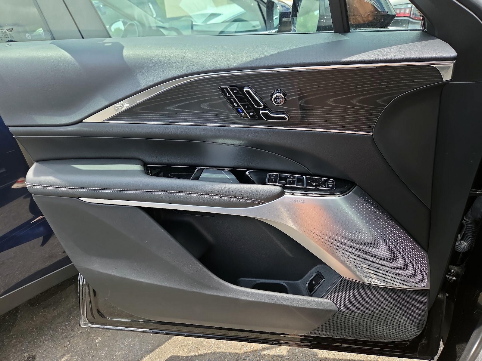 2024 Cadillac LYRIQ Luxury 3 - Photo 13