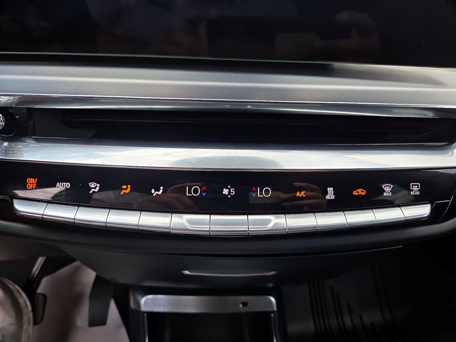 2024 Cadillac LYRIQ Luxury 3 - Photo 17
