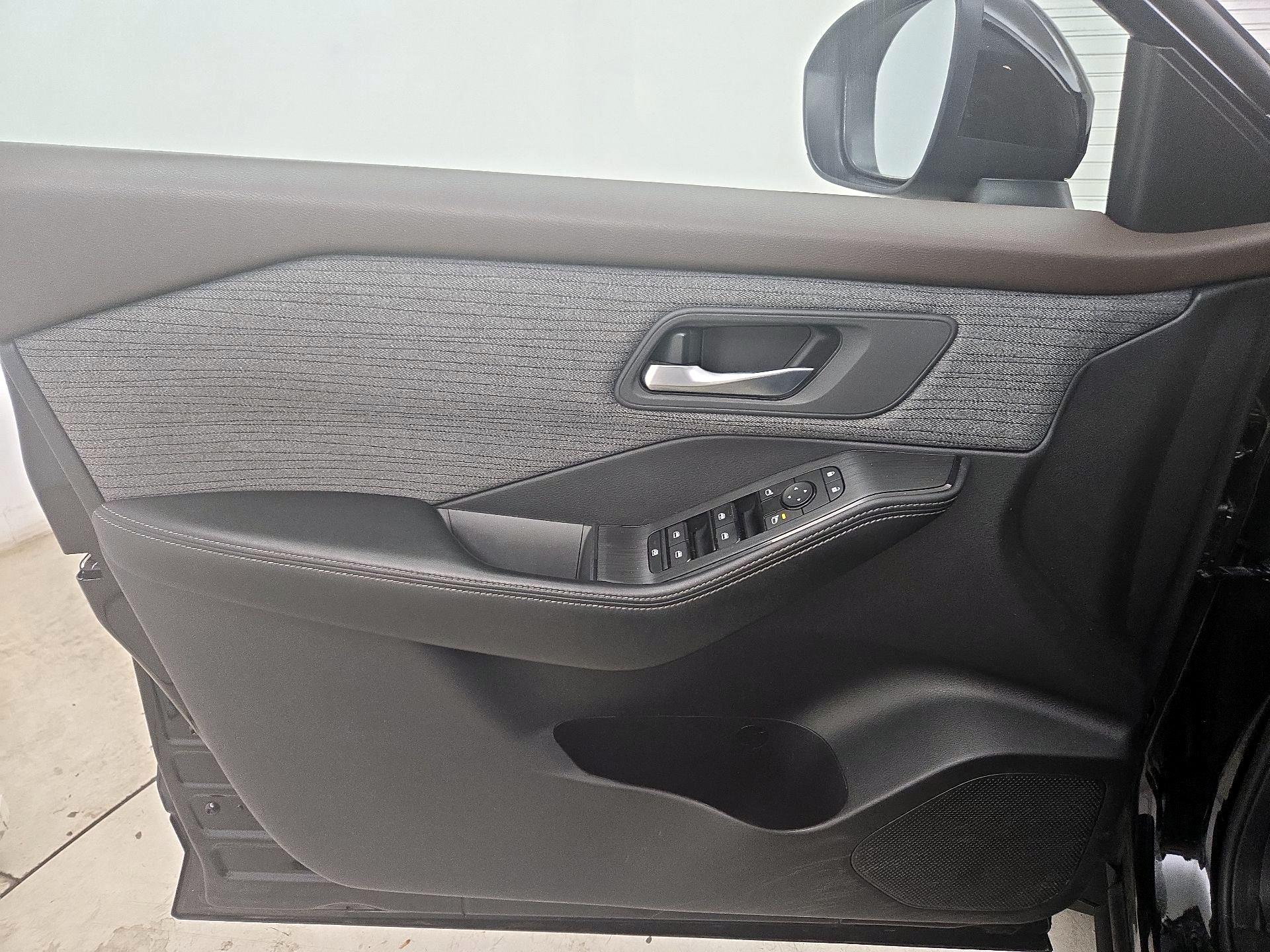 Thumbnail: 2023 Nissan Rogue - 12