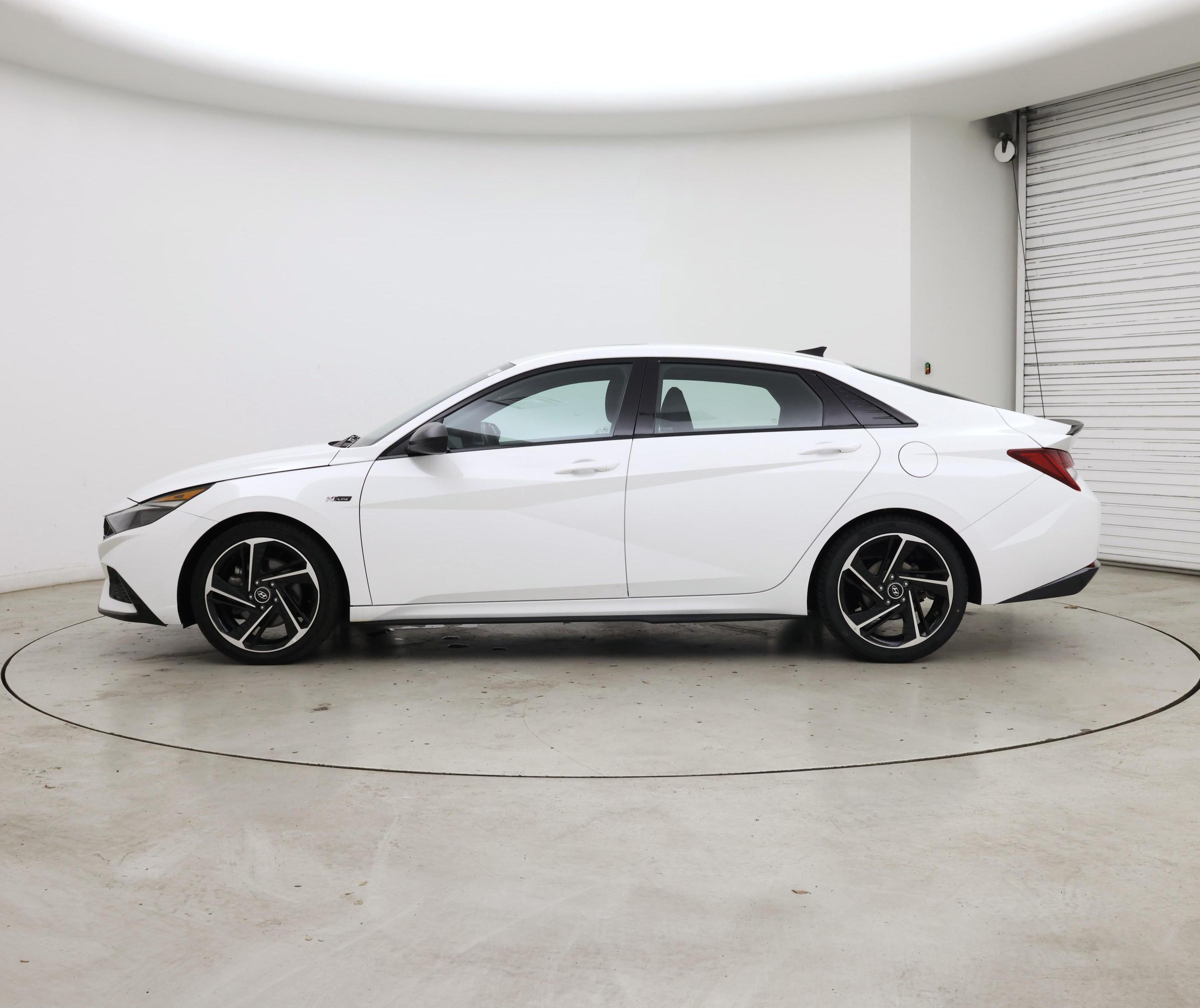 Thumbnail: 2023 Hyundai Elantra - 3