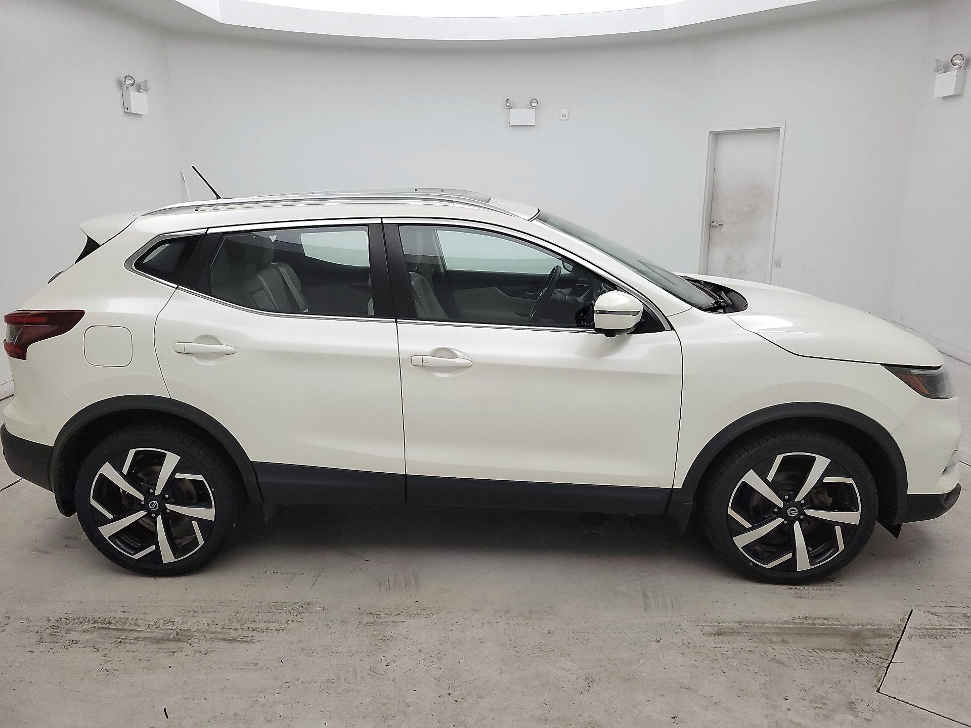 Thumbnail: 2022 Nissan Rogue Sport - 4