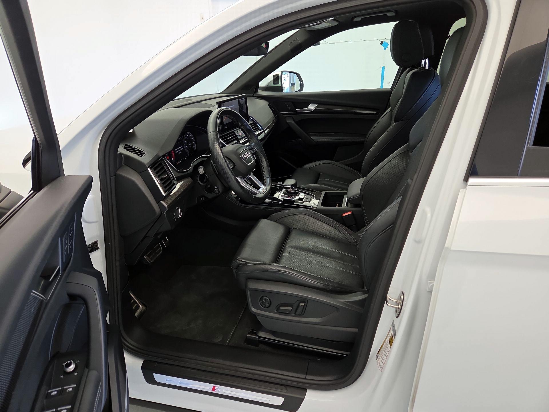 Thumbnail: 2021 Audi SQ5 - 11