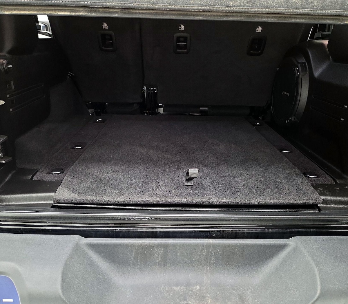 Trunk/Cargo (Seats Up)