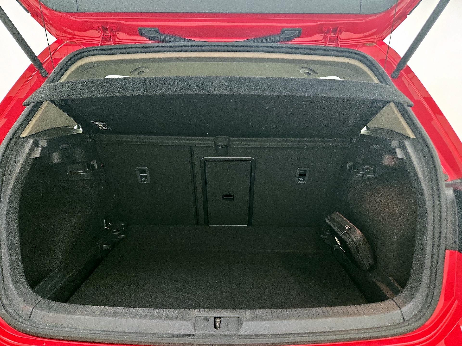Thumbnail: 2016 Volkswagen Golf - 17