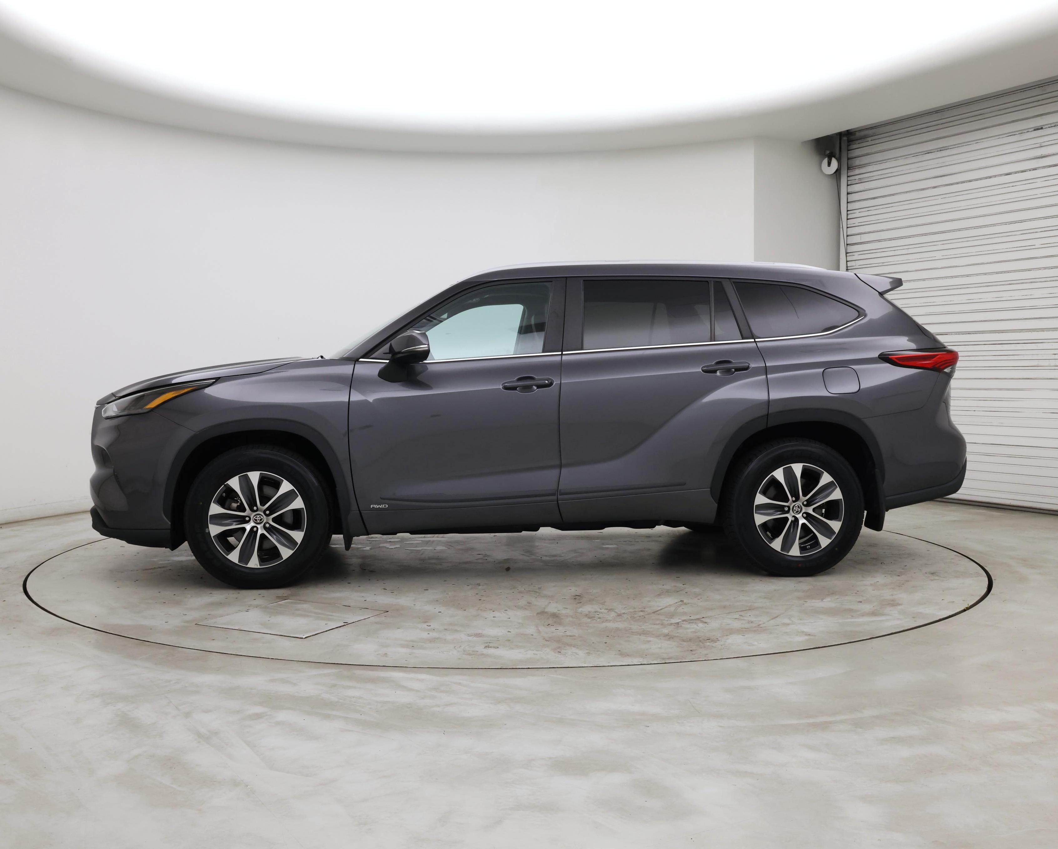 Thumbnail: 2023 Toyota Highlander - 3