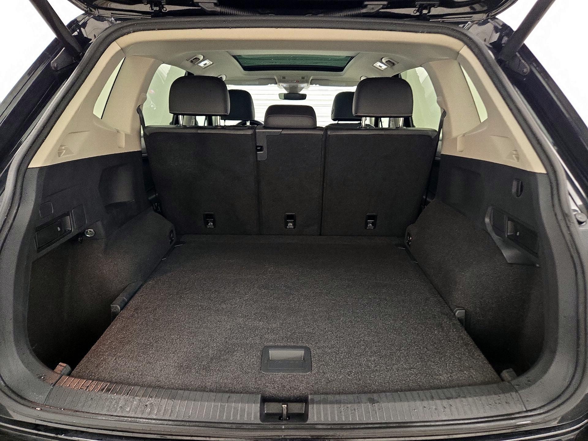 Thumbnail: 2021 Volkswagen Tiguan - 17