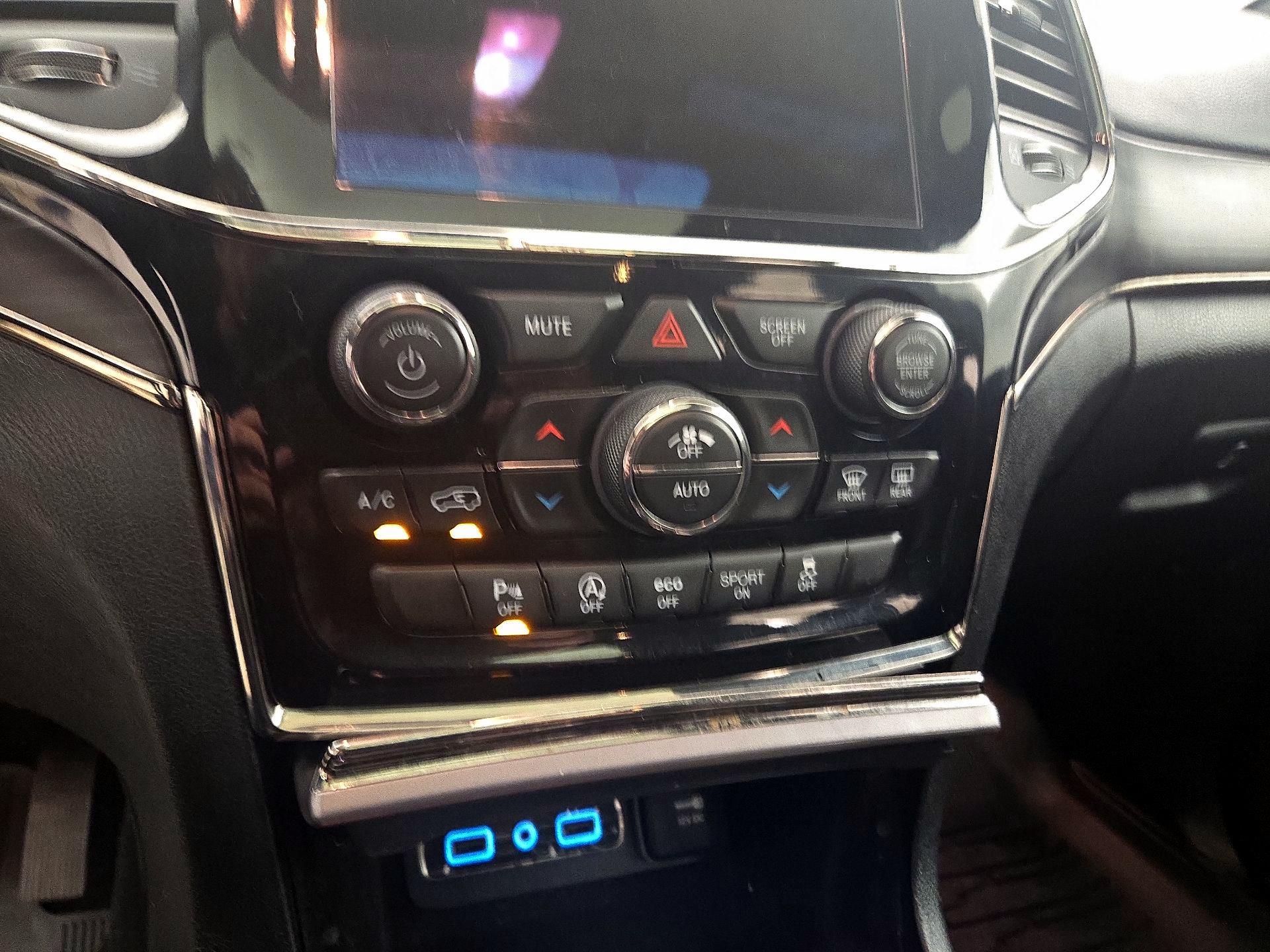 Thumbnail: 2020 Jeep Grand Cherokee - 16