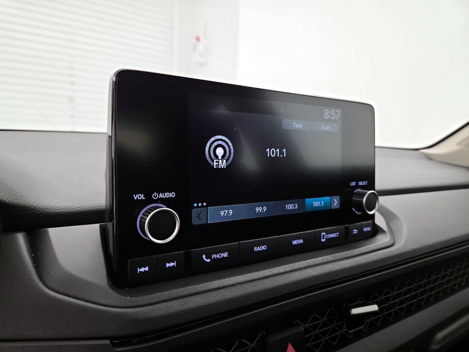 2025 Honda Accord SE - Photo 15