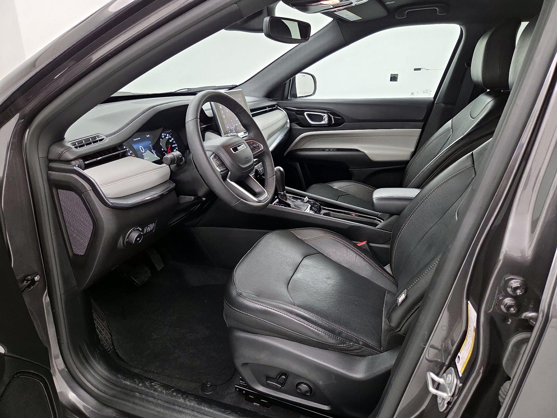Thumbnail: 2023 Jeep Compass - 11