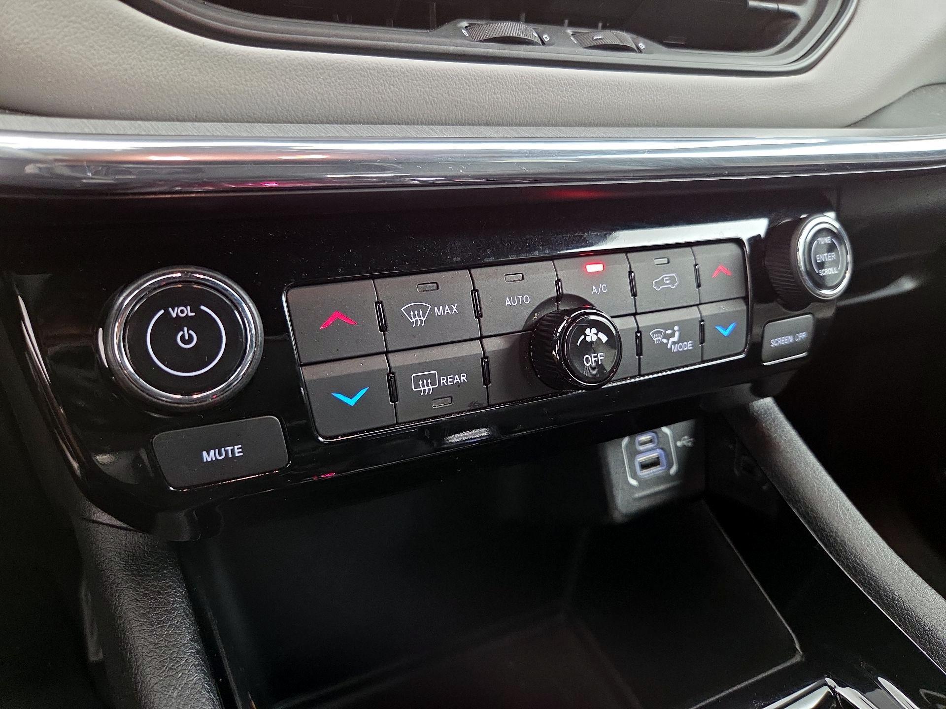 Thumbnail: 2023 Jeep Compass - 16