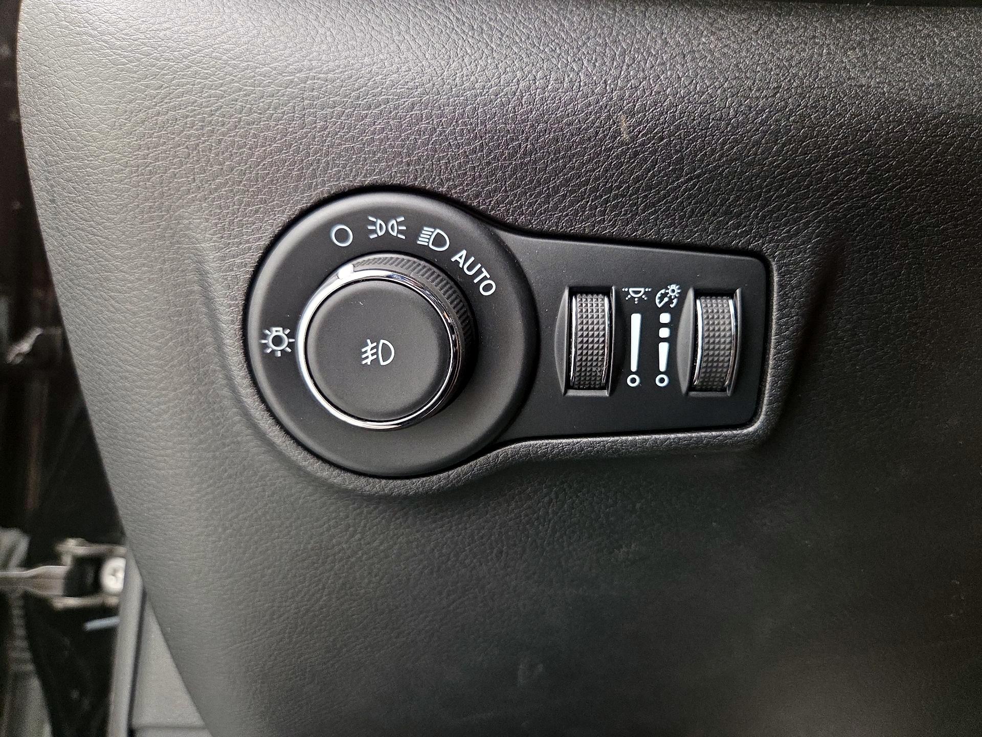Thumbnail: 2023 Jeep Compass - 13