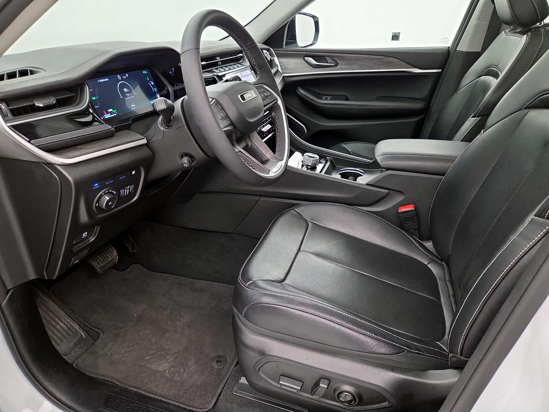 Thumbnail: 2023 Jeep Grand Cherokee - 11