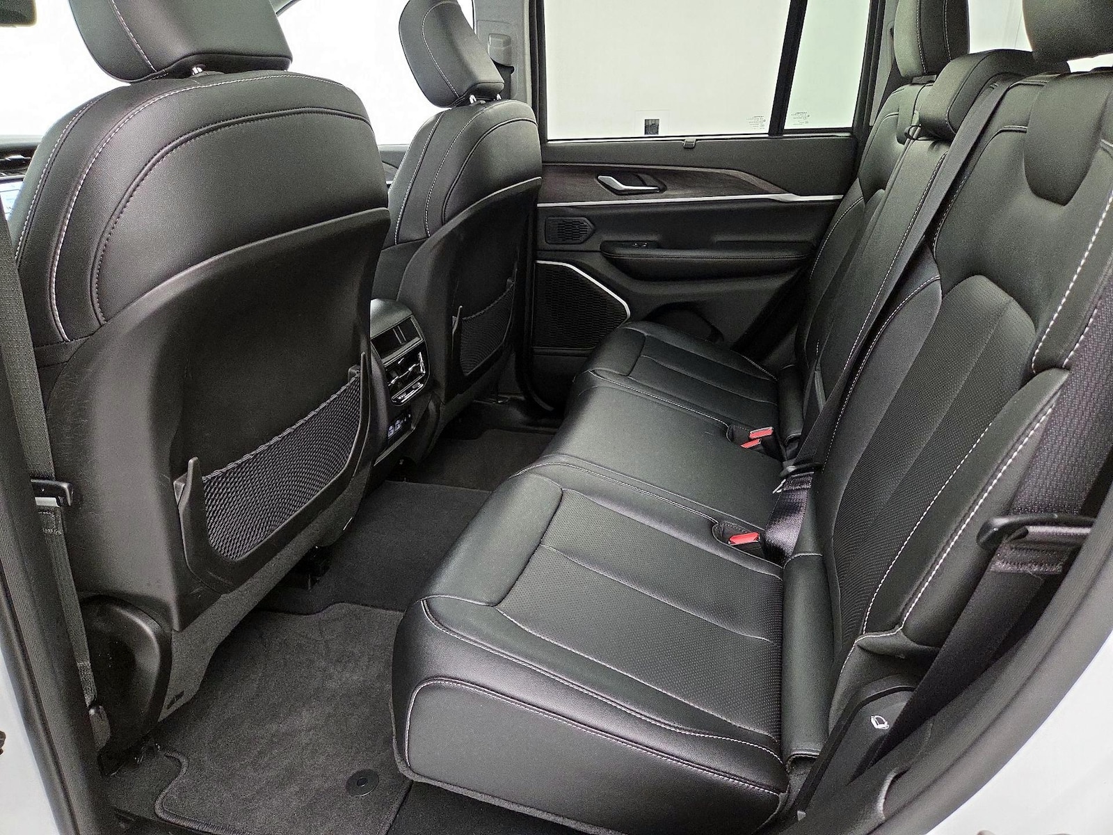 2023 Jeep Grand Cherokee 30th Anniversary 4xe - Photo 22