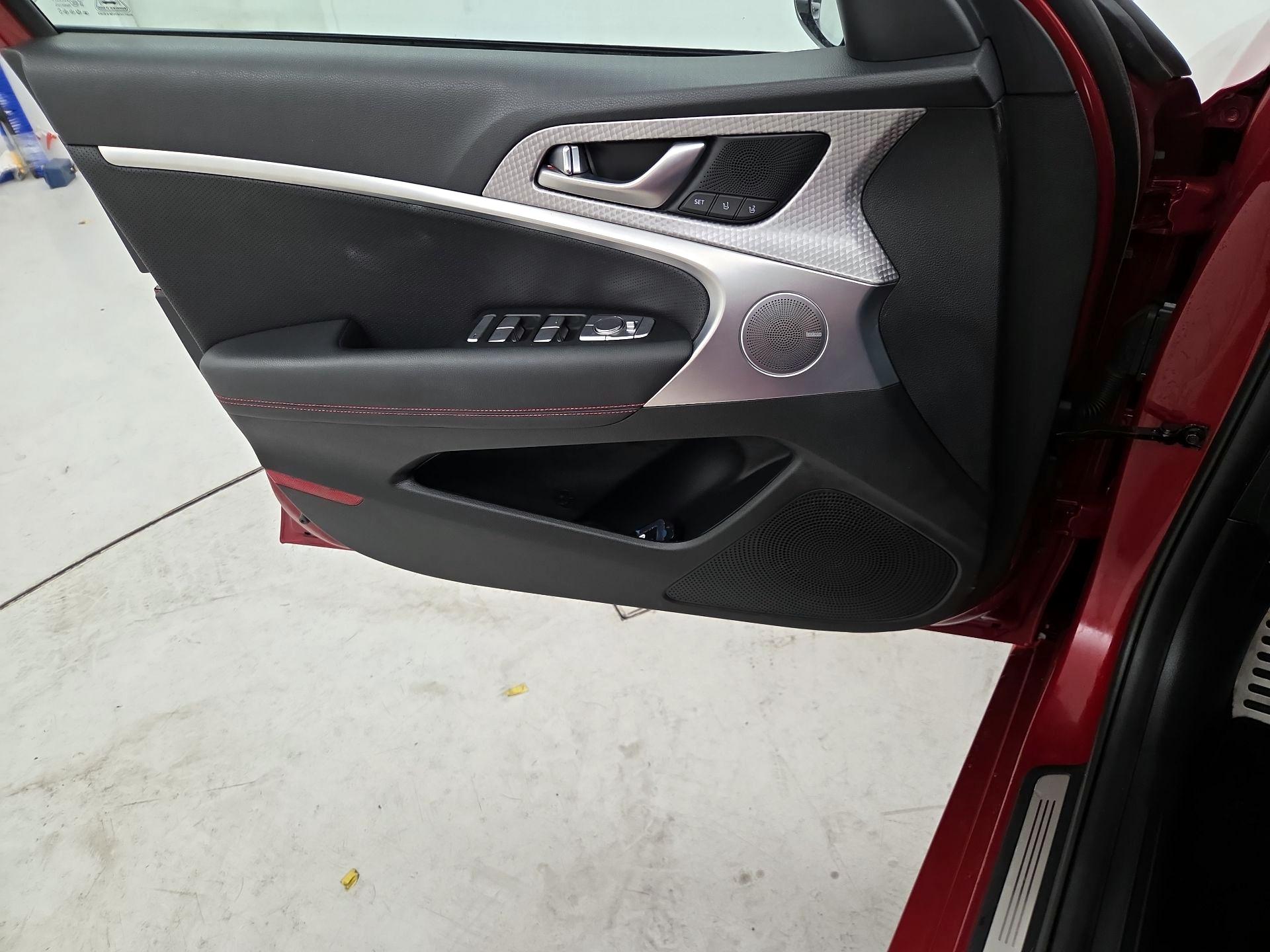 Thumbnail: 2023 Genesis G70 - 12