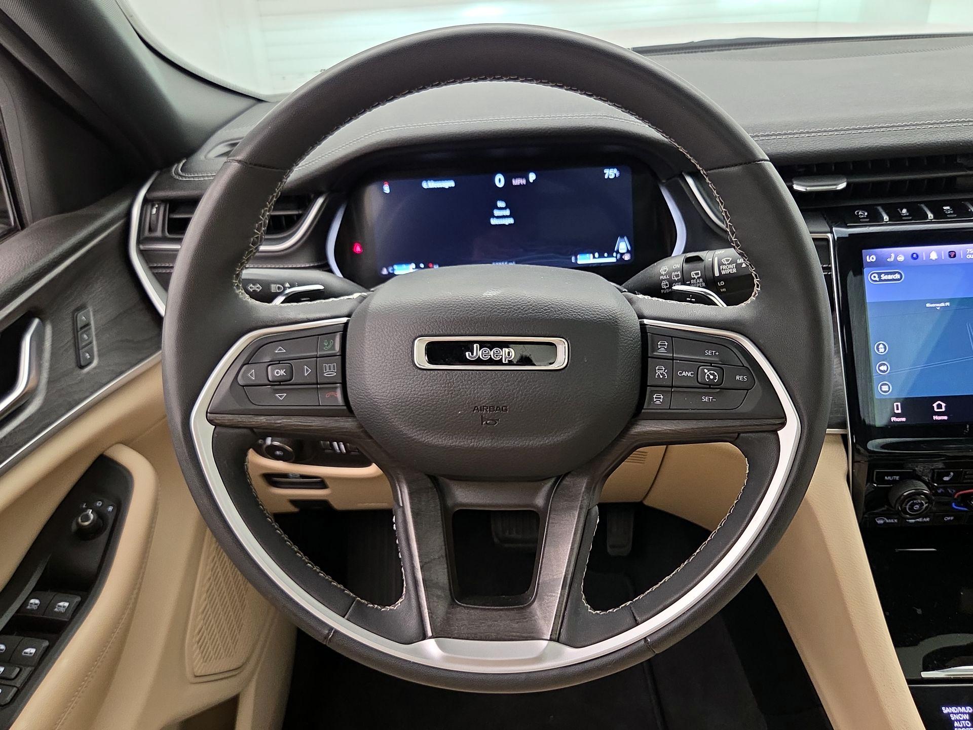 Thumbnail: 2023 Jeep Grand Cherokee - 10