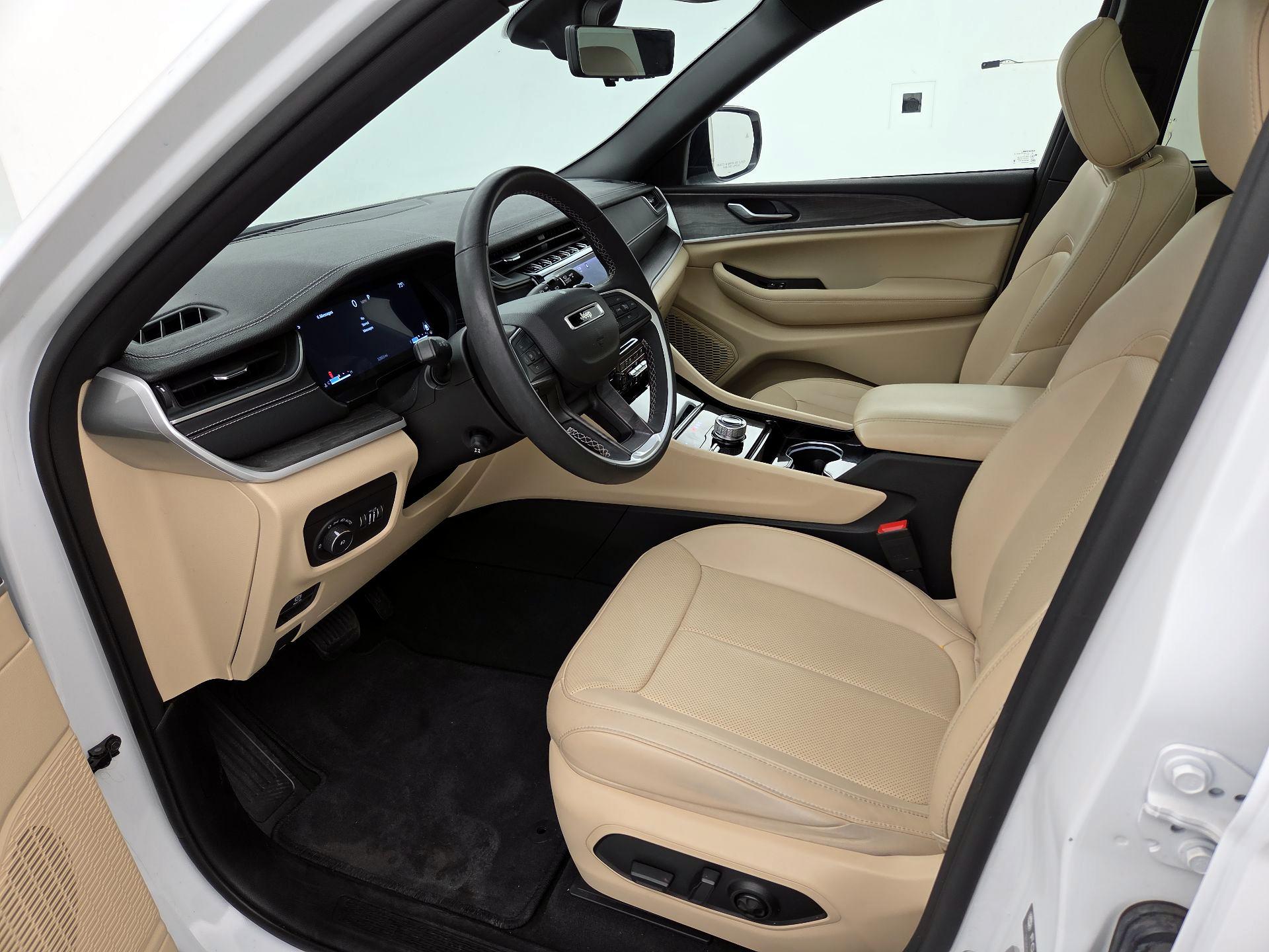 Thumbnail: 2023 Jeep Grand Cherokee - 11