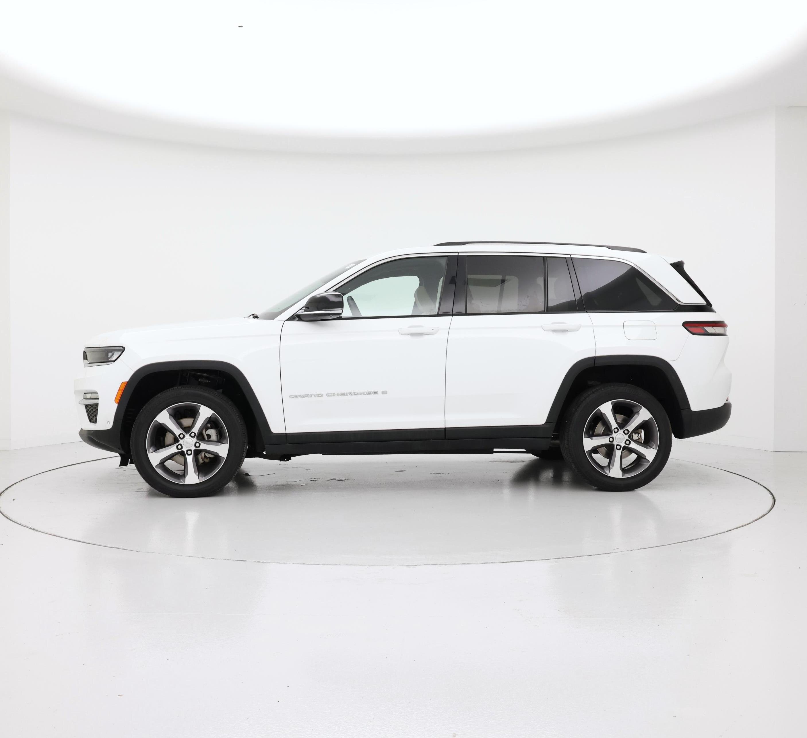 Thumbnail: 2023 Jeep Grand Cherokee - 3