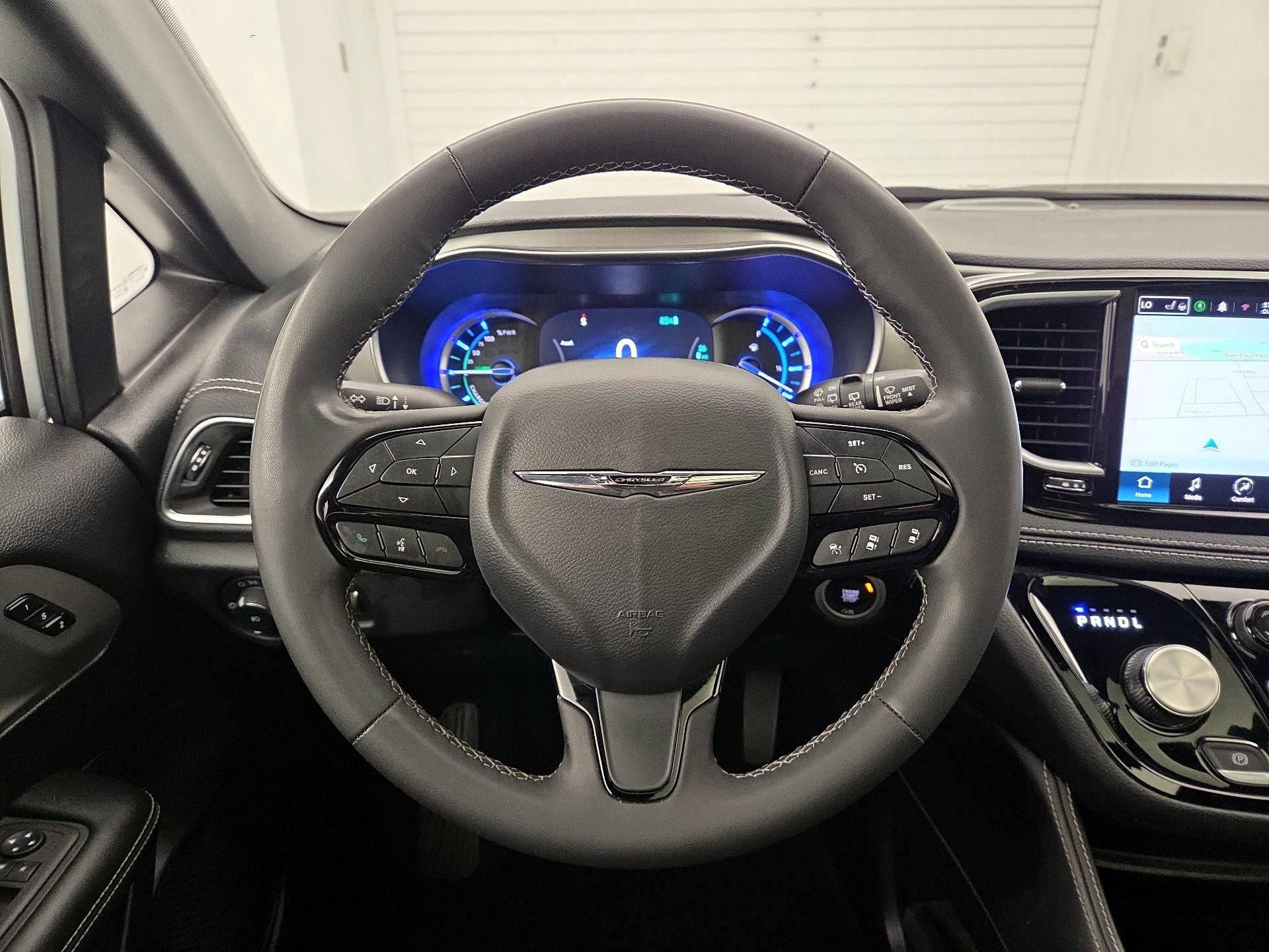 Thumbnail: 2023 Chrysler Pacifica - 10