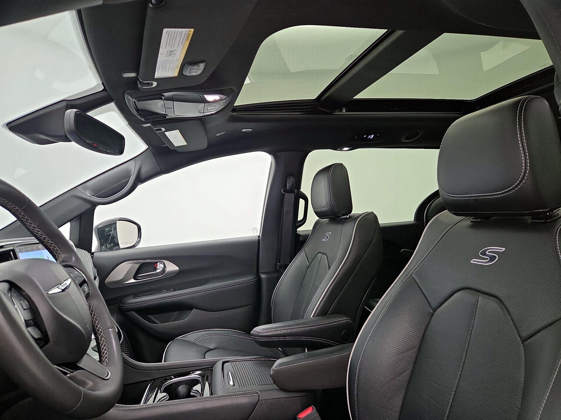 Thumbnail: 2023 Chrysler Pacifica - 20
