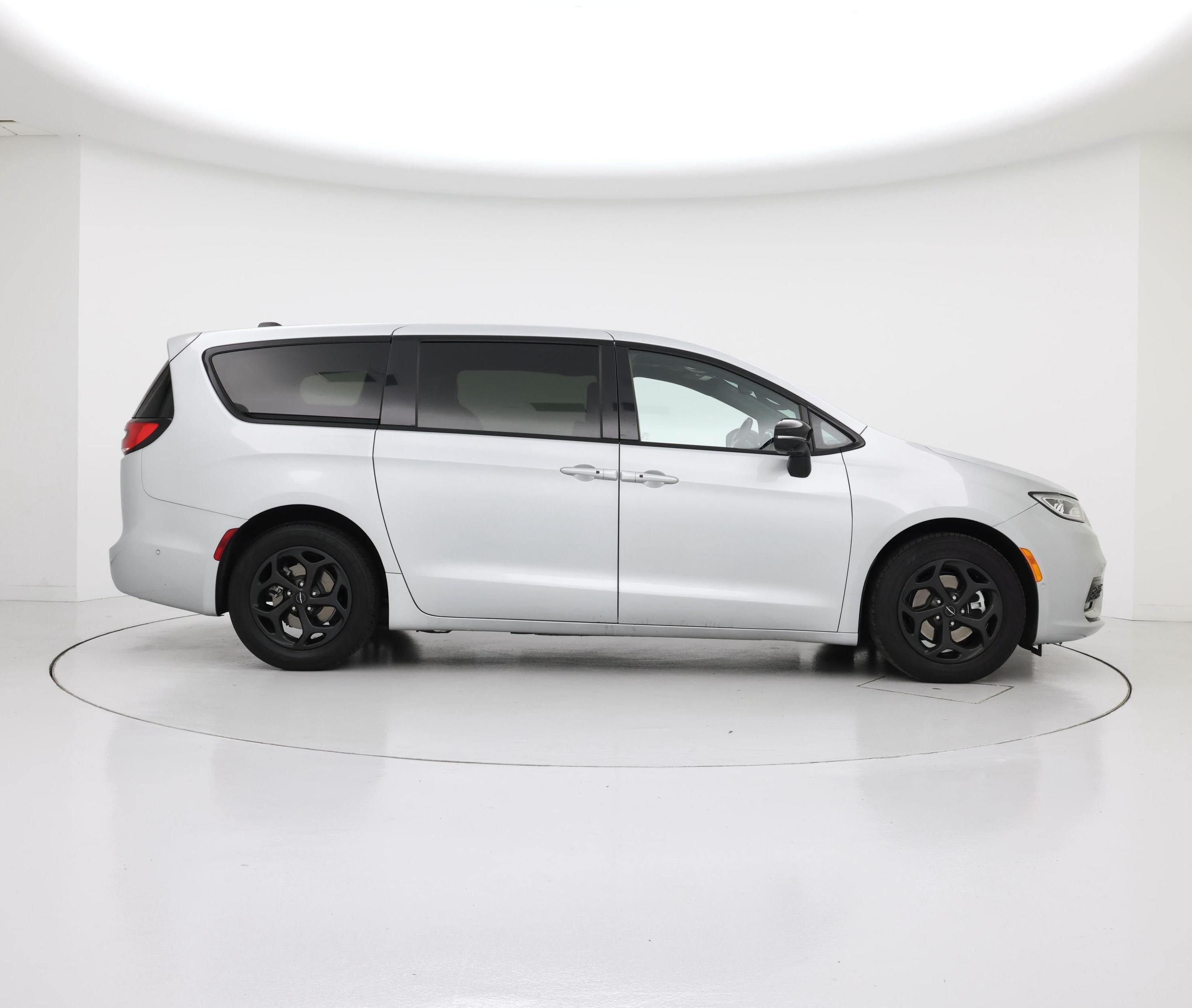 Thumbnail: 2023 Chrysler Pacifica - 7