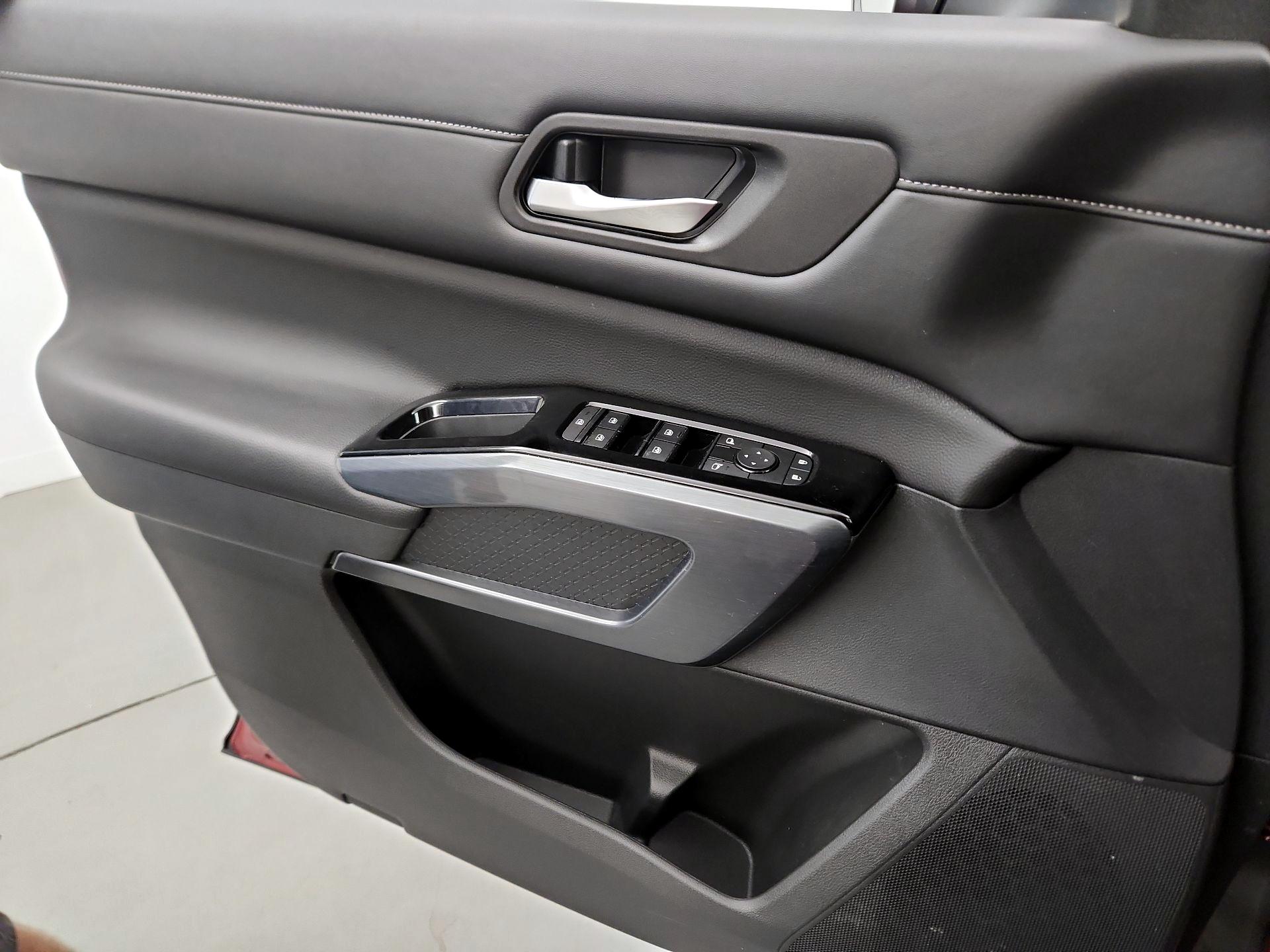 Thumbnail: 2023 Nissan Pathfinder - 12