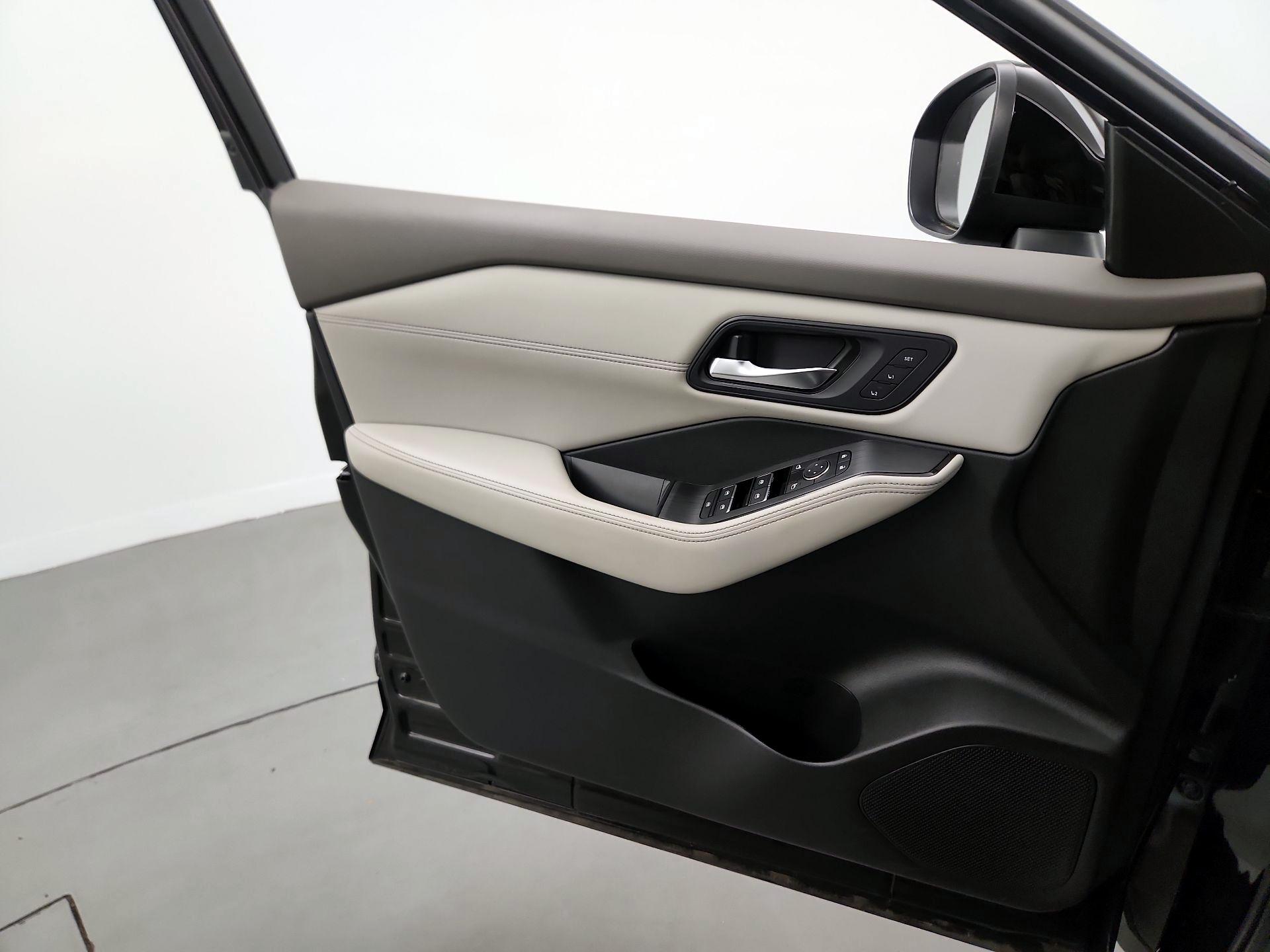 Thumbnail: 2023 Nissan Rogue - 12