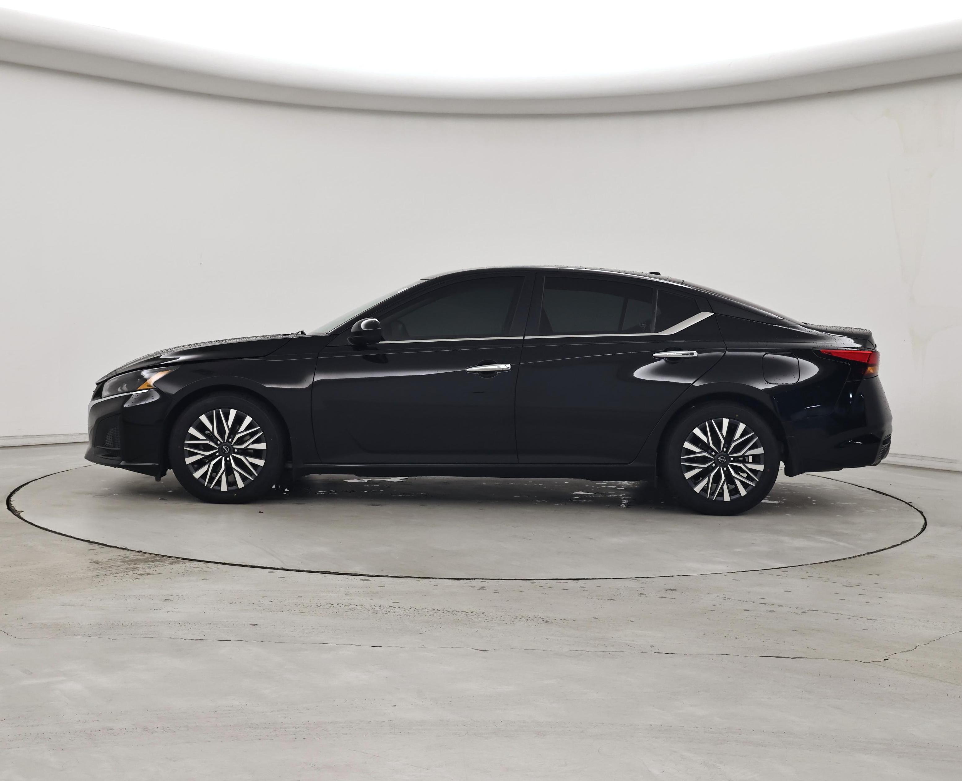 Thumbnail: 2023 Nissan Altima - 3