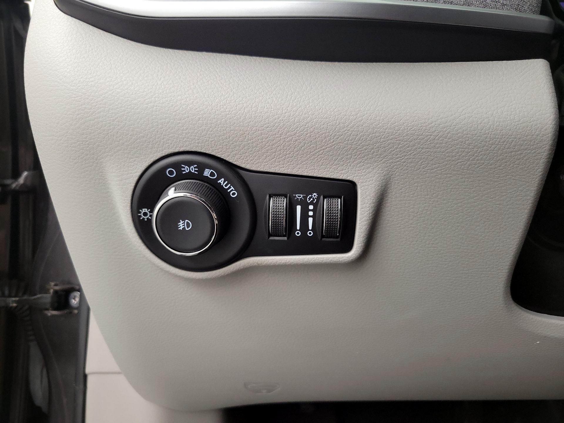 Thumbnail: 2022 Jeep Compass - 11