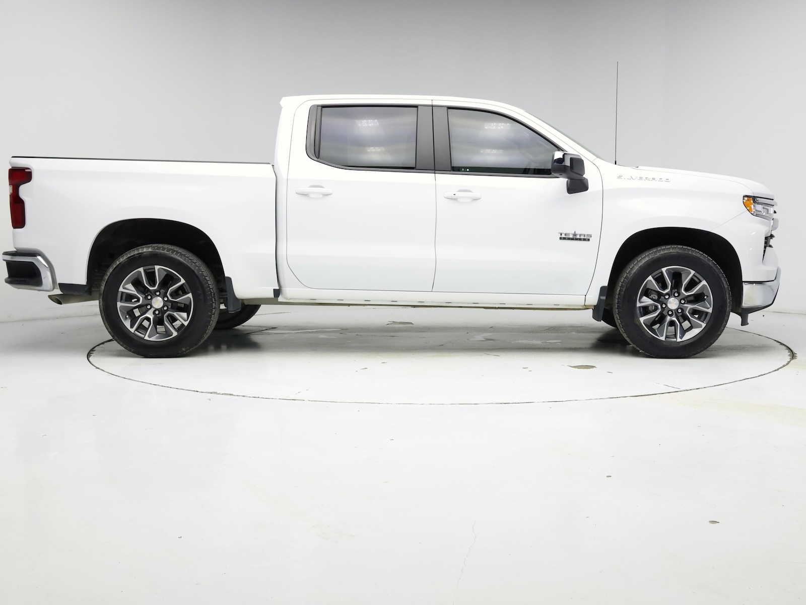 2022 Chevrolet Silverado 1500 LT - Photo 8