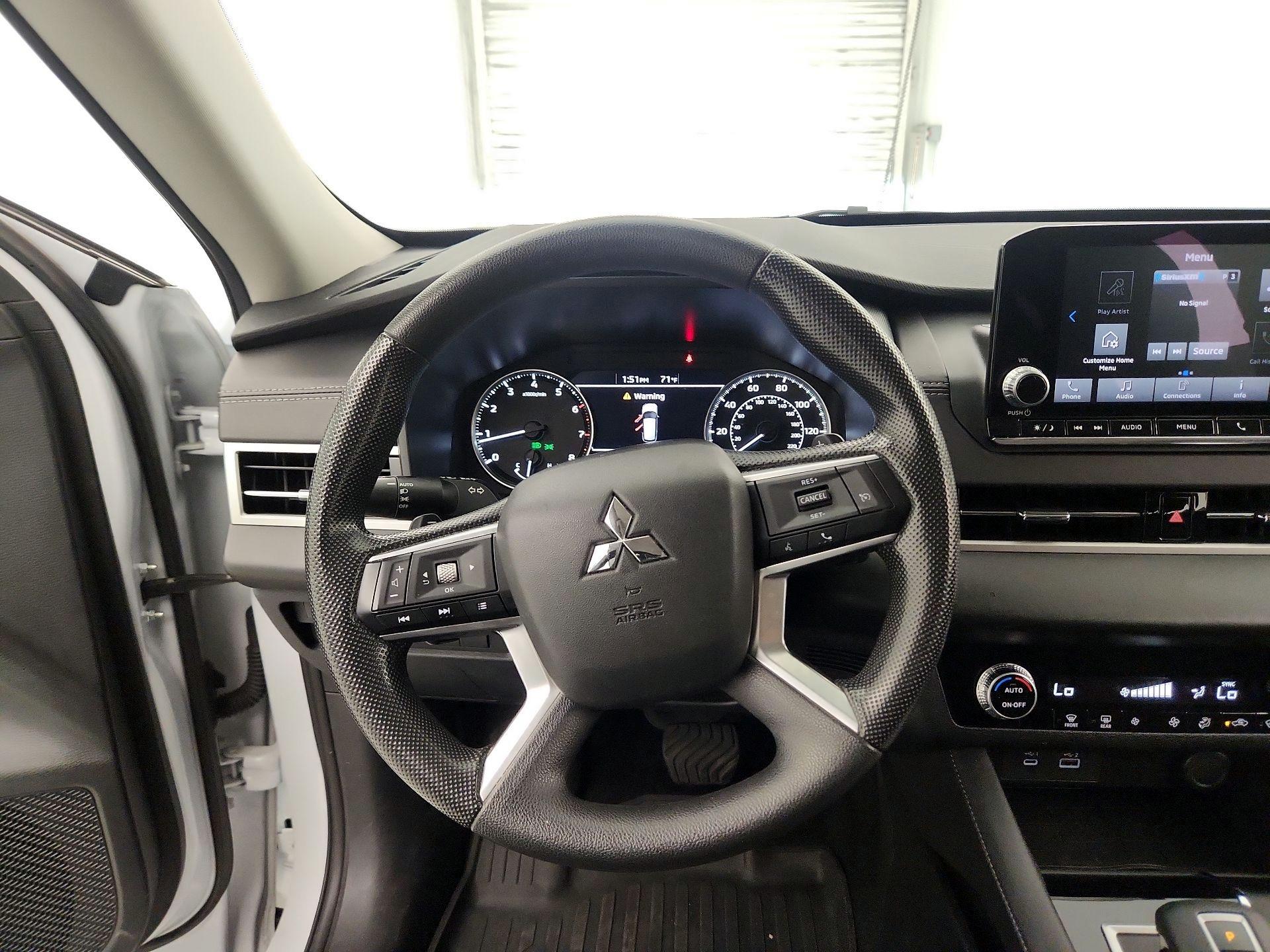 Thumbnail: 2024 Mitsubishi Outlander - 10